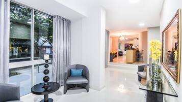 Sala de estar en el lobby