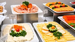 Free daily buffet breakfast  - Hotel Asturias Medellin (Medellín)