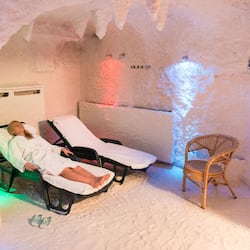 Couples treatment room(s), sauna, hot tub, steam room