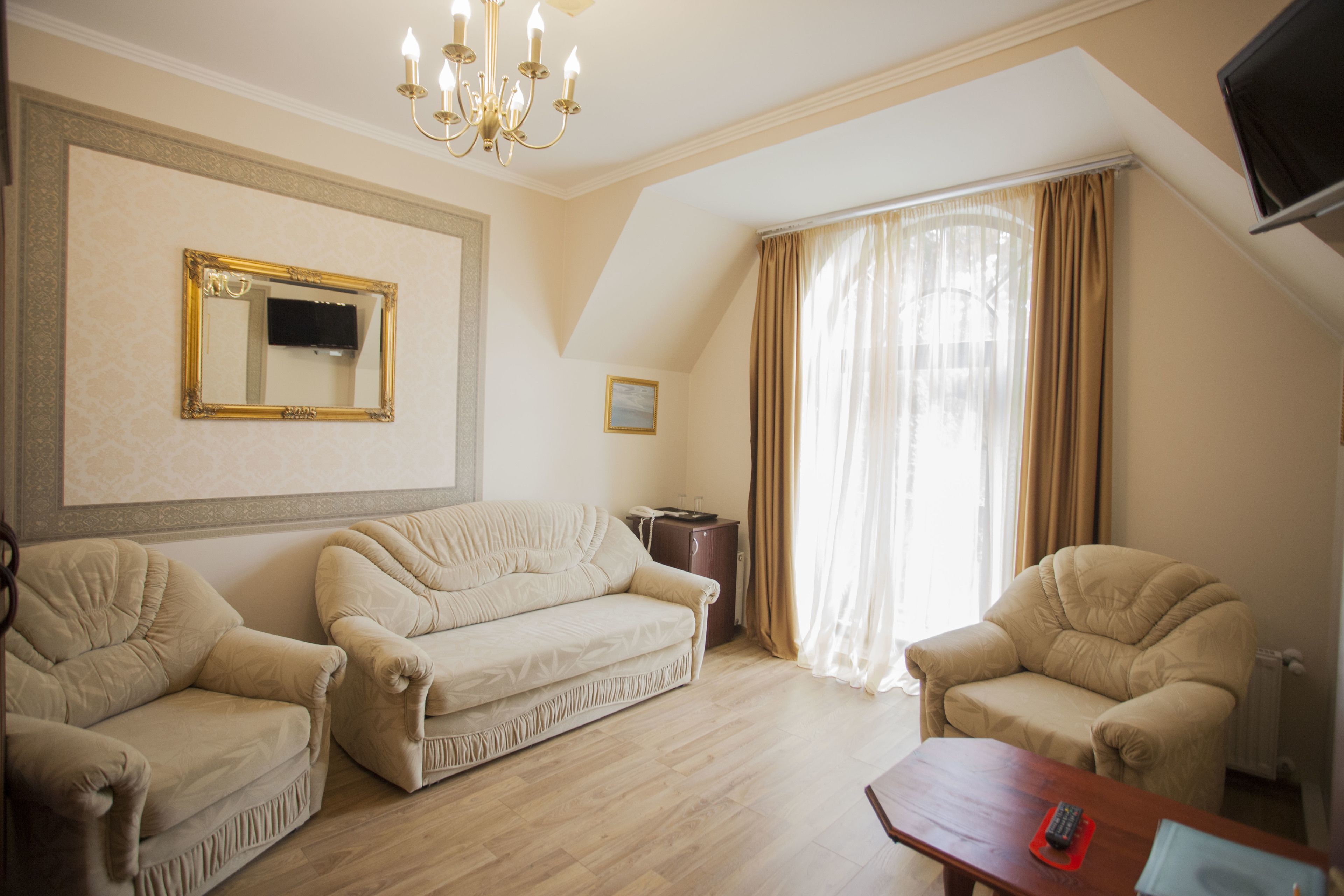 Suíte | Sala de estar | TV LCD 32 polegadas com canais a cabo, TV