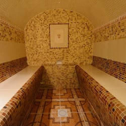 Couples treatment room(s), sauna, hot tub, steam room