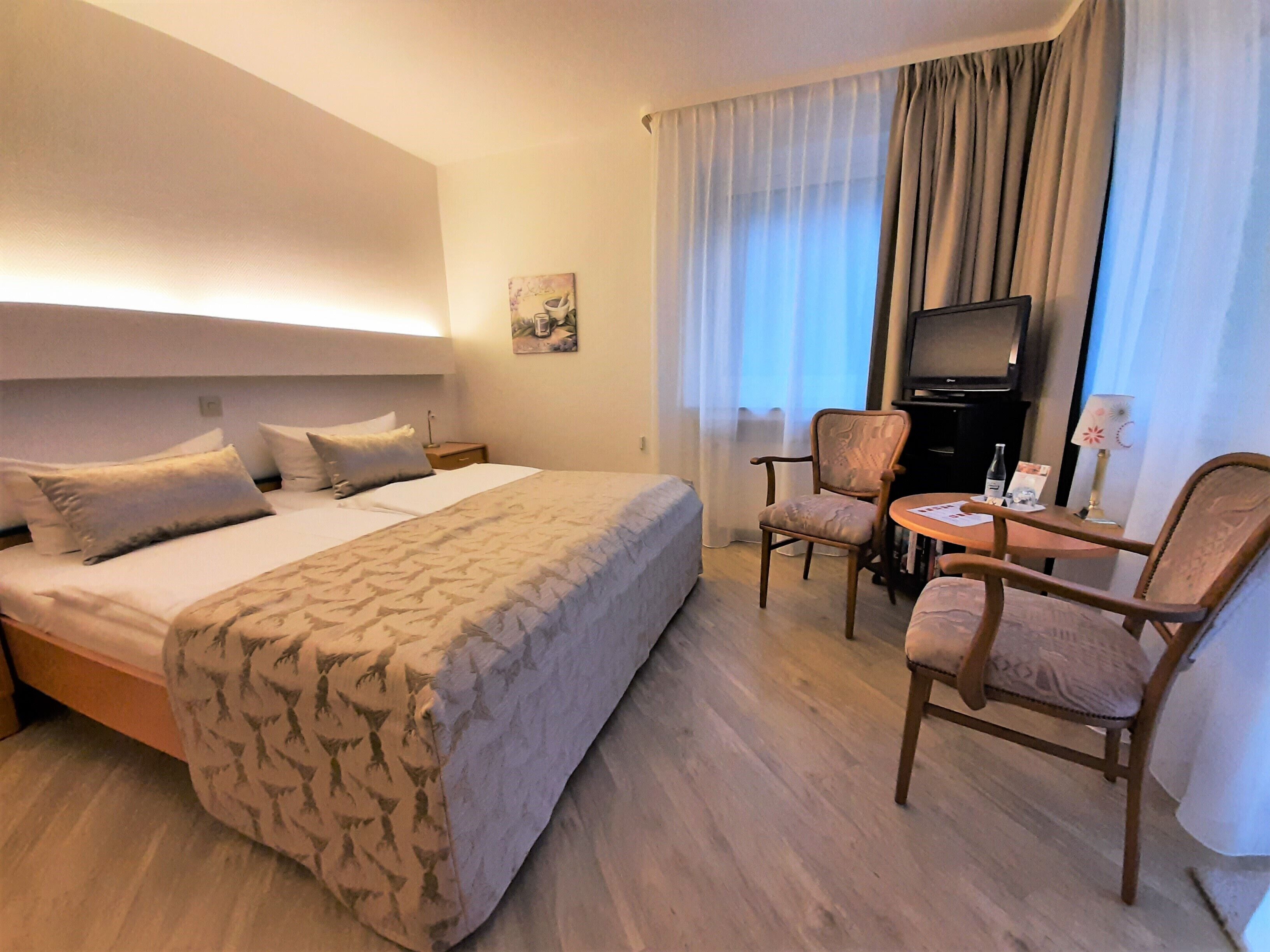 double room | 1 bedroom, desk, free wifi, bed sheets