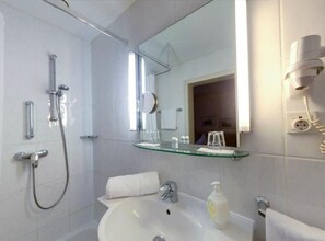 Ducha, secador de pelo, toallas