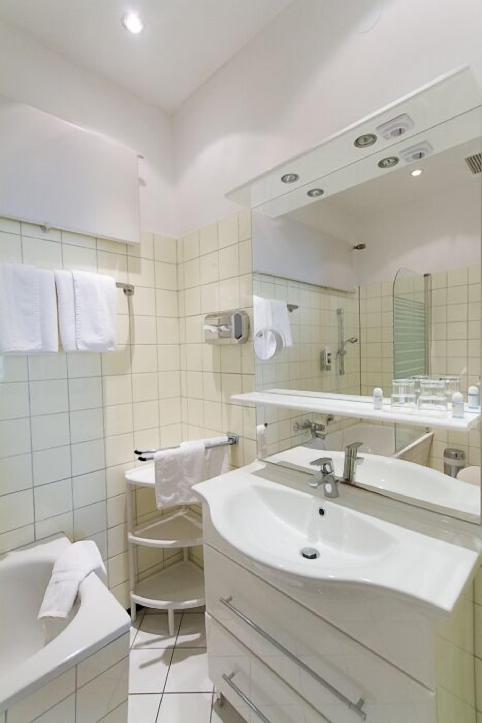 double room | bathroom | shower, hair dryer, towels