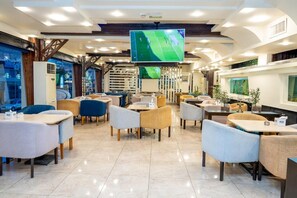 3 restaurants; breakfast, lunch, and dinner served - Captain's Hotel (Aqaba)