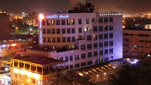 A hotel with multiple floors, balconies, and a rooftop terrace. - Captain's Hotel (Aqaba)