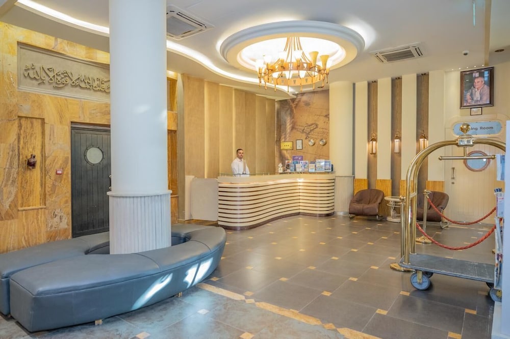 Captain's Hotel by null