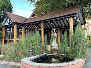 Fountain - Chester Court Hotel (Chester)