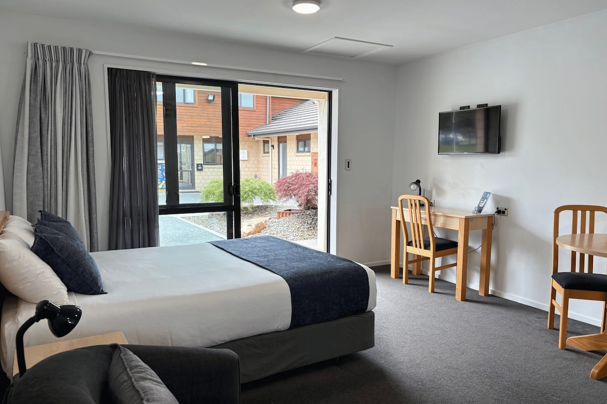 أغطية فراش متميزة وبديكورات فريدة لكل غرفة وطراز فريد لكل وحدة ومكتب