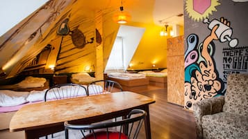 Habitació, diversos dormitoris, bany compartit | Matalassos amb encoixinament addicional i caixa forta a l'habitació