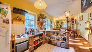 Full-sized fridge, microwave, stovetop, dishwasher