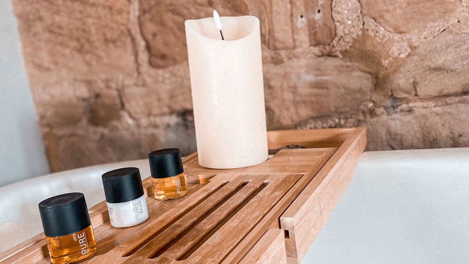 luxury suite, sauna | bathroom | combined shower/bathtub, free toiletries, hair dryer, towels