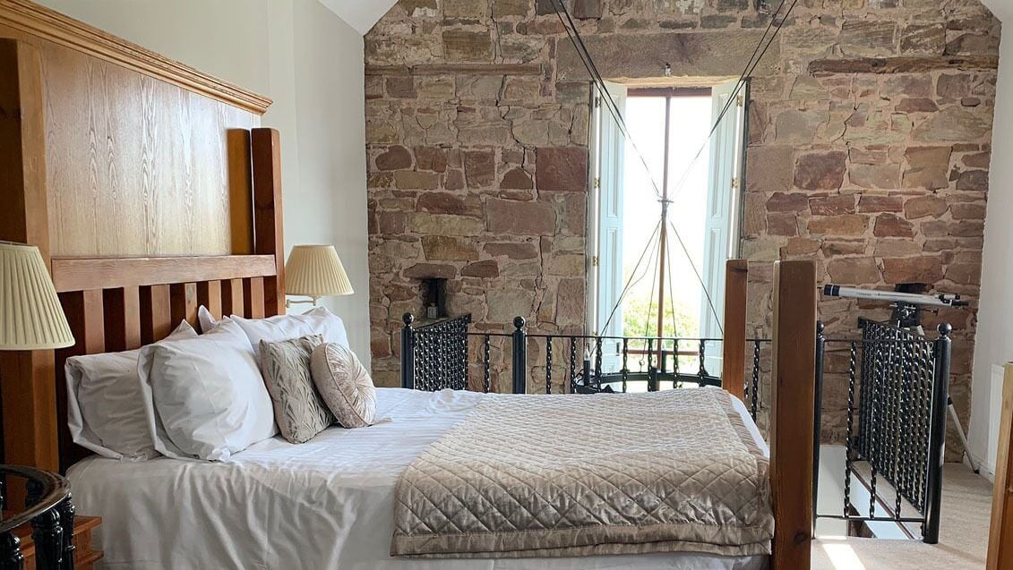 luxury suite | 1 bedroom, desk, iron/ironing board, free wifi