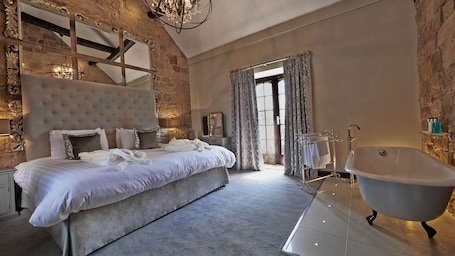 Luxury Suite, Sauna | 1 bedroom, desk, iron/ironing board, free WiFi