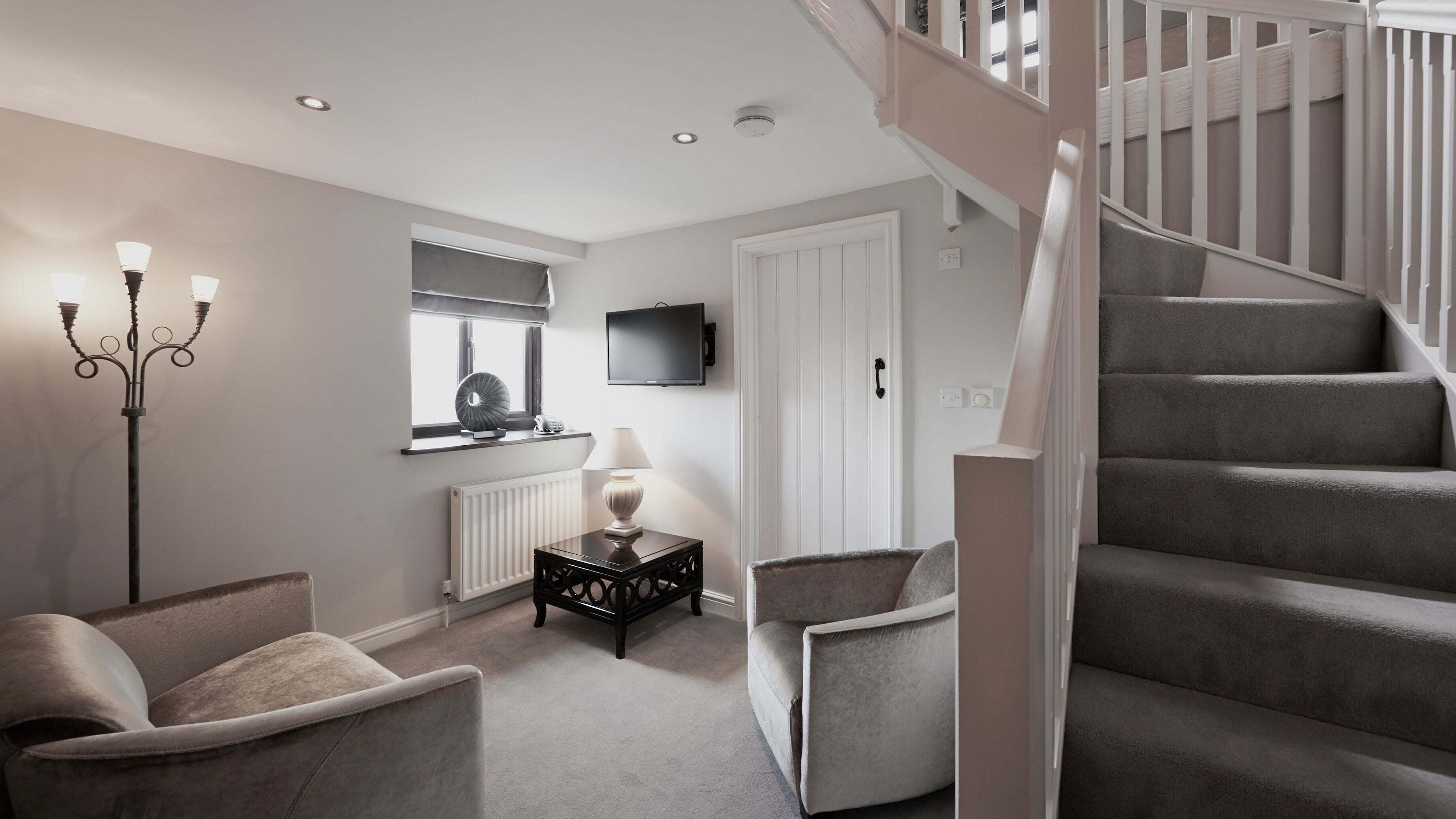 luxury suite, sauna | living area | flat-screen tv, ipod dock