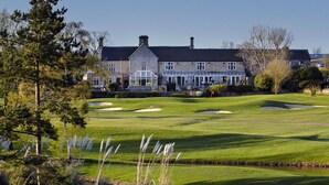 A golf course with a clubhouse in the background. - Horsley Lodge Hotel (Derby)