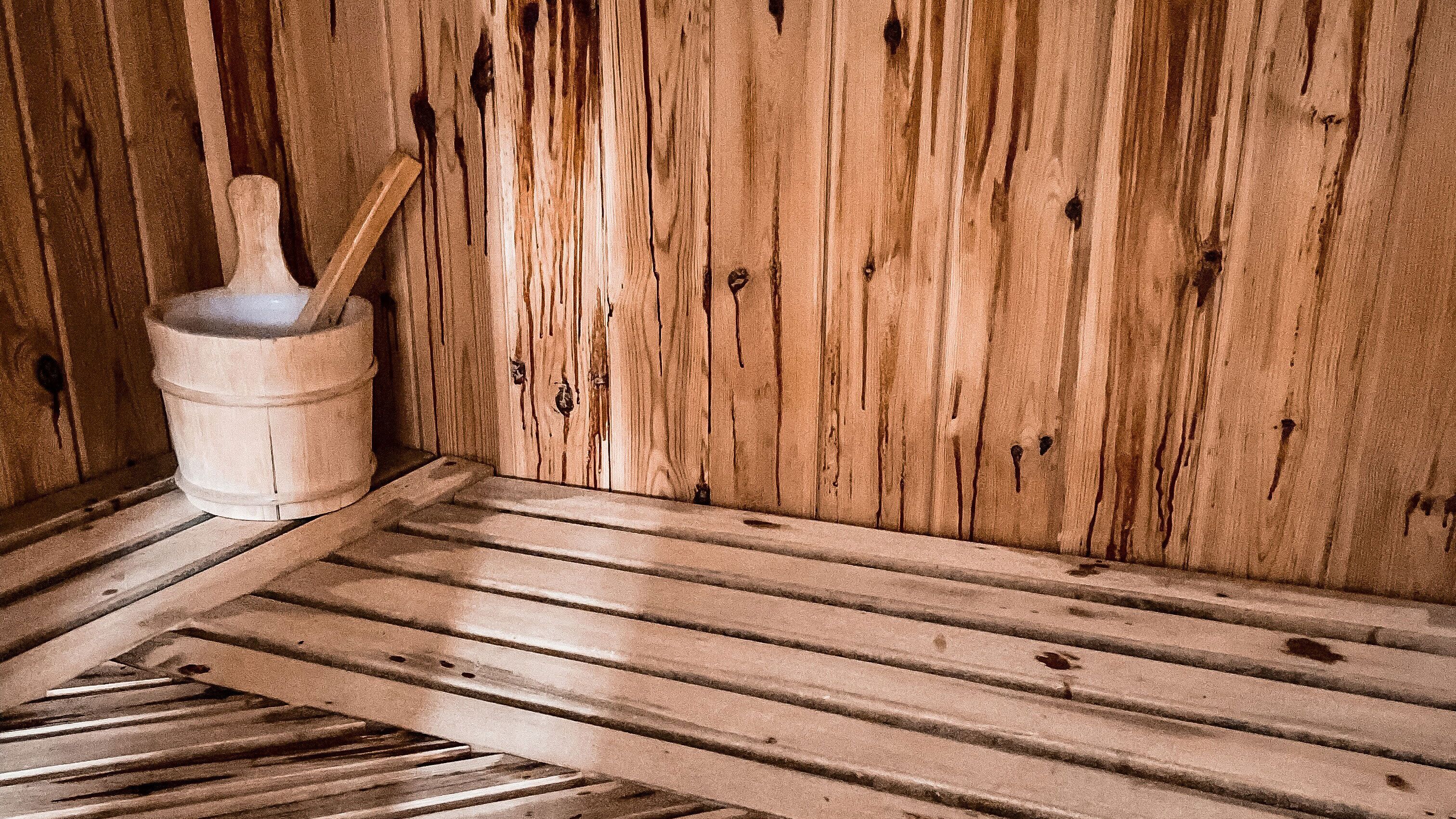 luxury suite, sauna | bathroom | combined shower/bathtub, free toiletries, hair dryer, towels