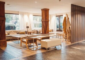 32-inch LED TV with satellite channels, TV - Calafate Parque Hotel (El Calafate)