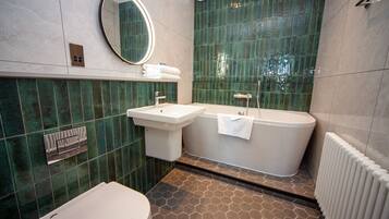 A bathroom with a toilet, sink, and bathtub.