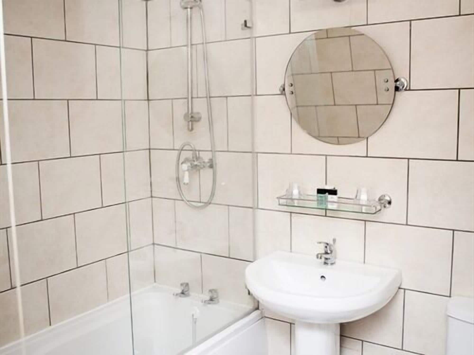 Suite, Ensuite (Bath and Shower) | Bathroom
