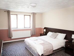Double or Twin Room, Ensuite (Bath and Shower) - The Crewe Arms Hotel (Crewe)