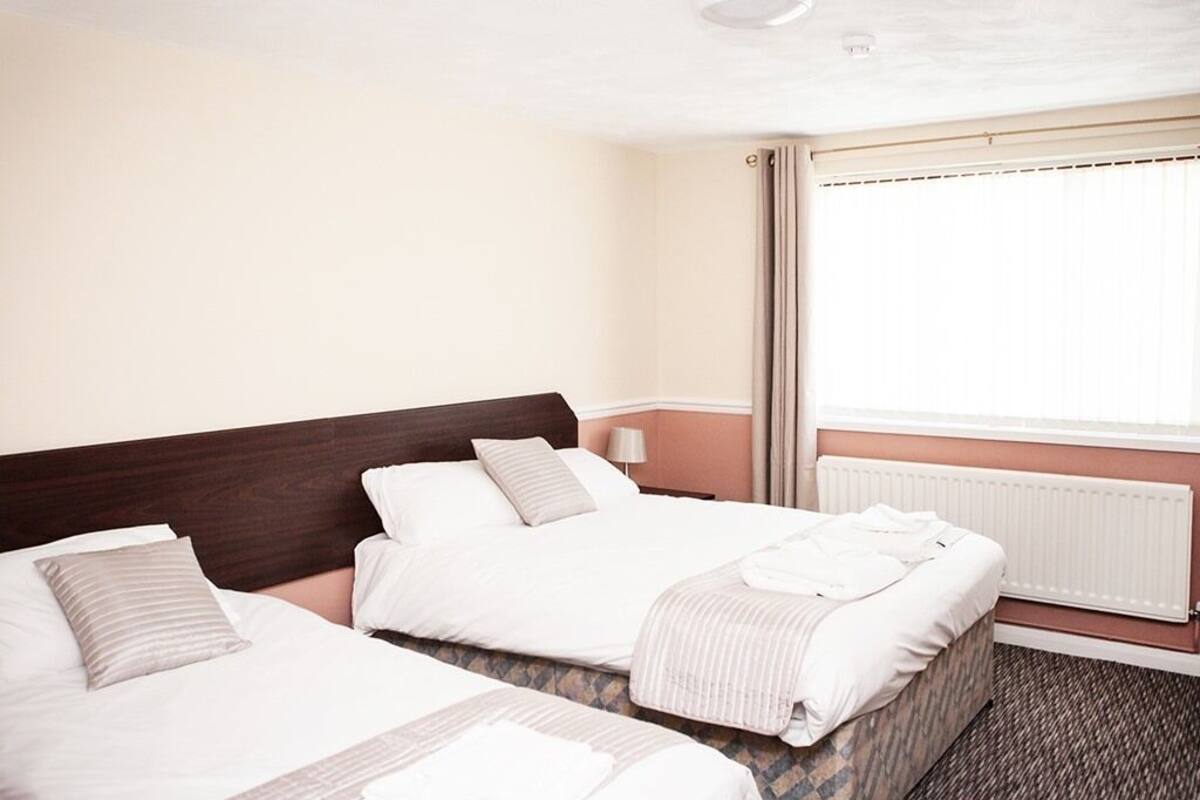 Suite, Ensuite (Bath and Shower)
