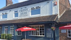 Unclassified image, 4 of 16, button - The Crewe Arms Hotel (Crewe)