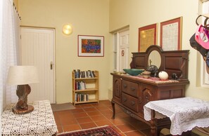 Interior entrance - Albatross Guest House (Cape Town)