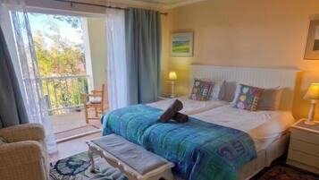Premium bedding, in-room safe, individually decorated