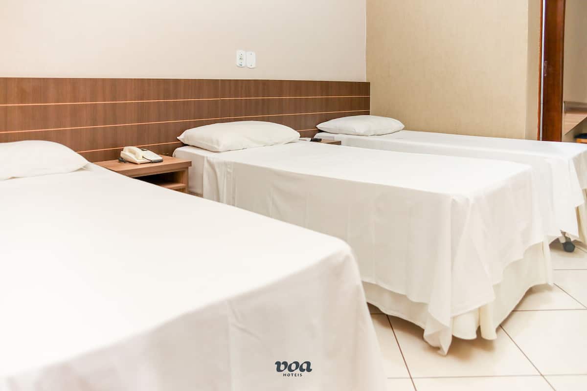 Standard Triple Room | Bar mini, meja, Wi-fi percuma, cadar katil 