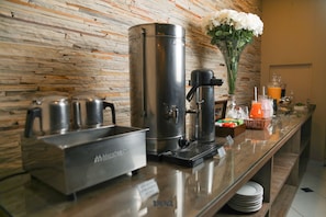 Free daily buffet breakfast  - Villa Canoas Hotel (Foz do Iguaçu)