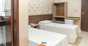 Standard Twin Room | Minibar, desk, free WiFi, bed sheets - Villa Canoas Hotel (Foz do Iguaçu)