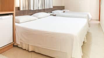 Habitación cuádruple familiar | Minibar, escritorio, wifi gratis y ropa de cama
