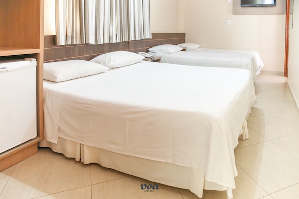 Kamar Quadruple Keluarga | Minibar, meja kerja, Wi-Fi gratis, dan seprai linen