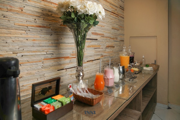 Sudah termasuk sarapan prasmanan setiap hari