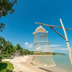 Pantai persendirian, urut tepi pantai, aktiviti berkayak
