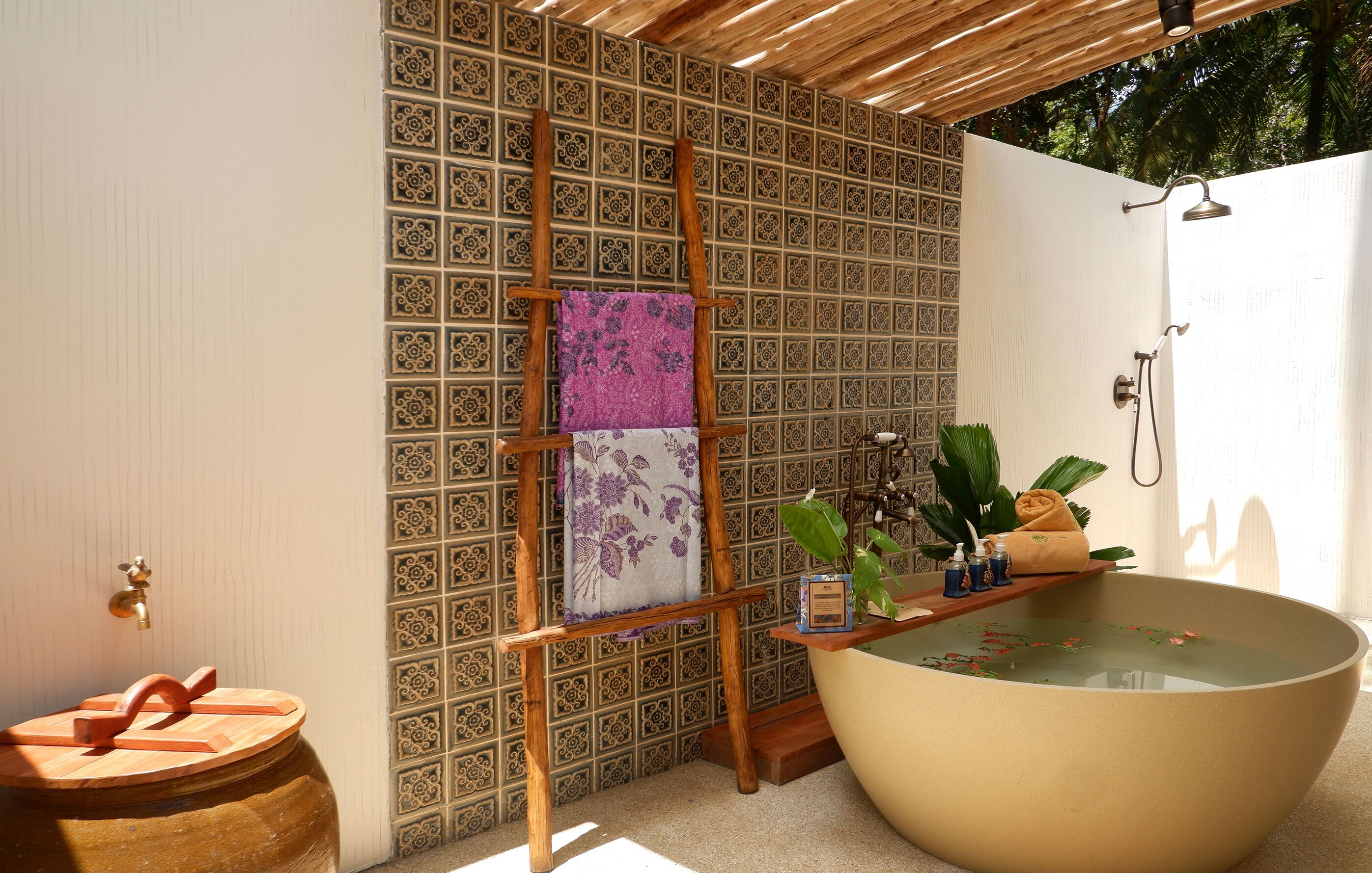 One Bedroom Seaview Pool Villa | Bathroom | Shower, rainfall showerhead, free toiletries, hair dryer