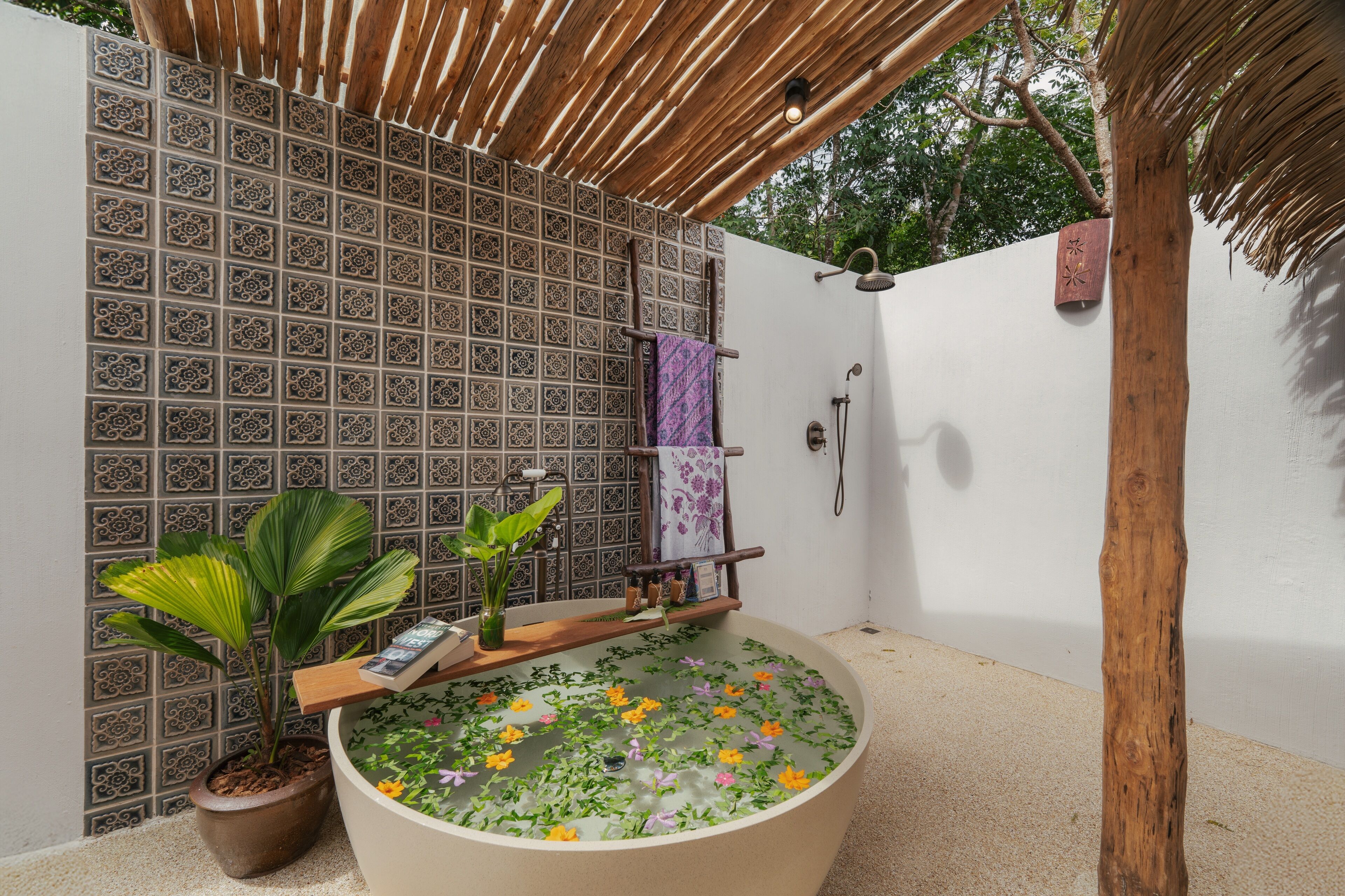 One Bedroom Seaview Pool Villa | ห้องน้ำ | ฝัก  บัว, เรนชาวเวอร์, ของใช้ในห้องน้ำฟรี, ไดร์เป่าผม