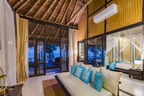 1 Bedroom Beach Front Villa | Ropa de cama de alta calidad, colchones Select Comfort, minibar