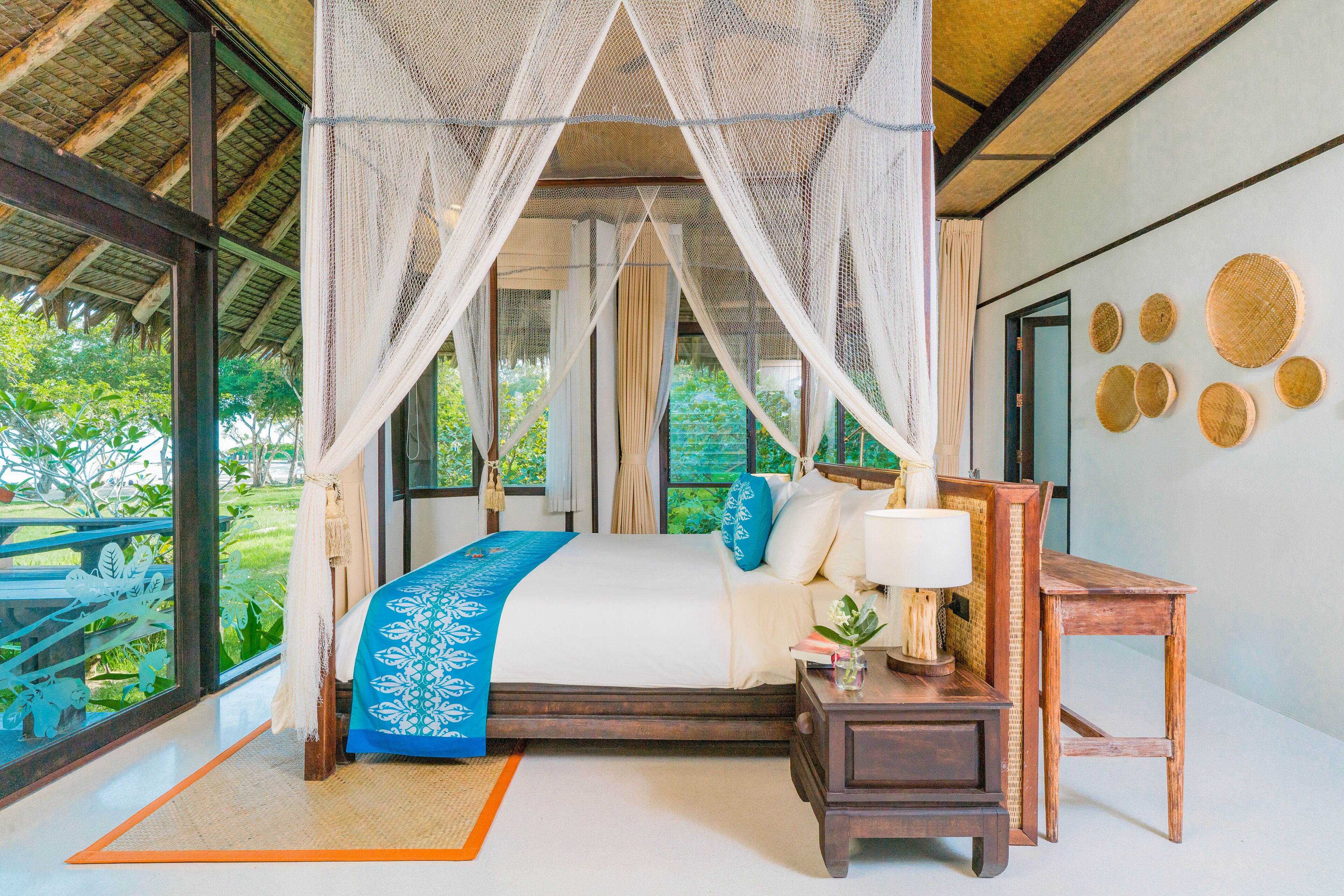 Villa | Luxe beddengoed, Select Comfort-bedden, een minibar