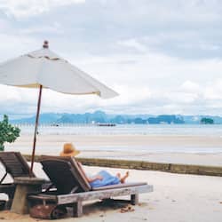 Pantai persendirian, urut tepi pantai, aktiviti berkayak