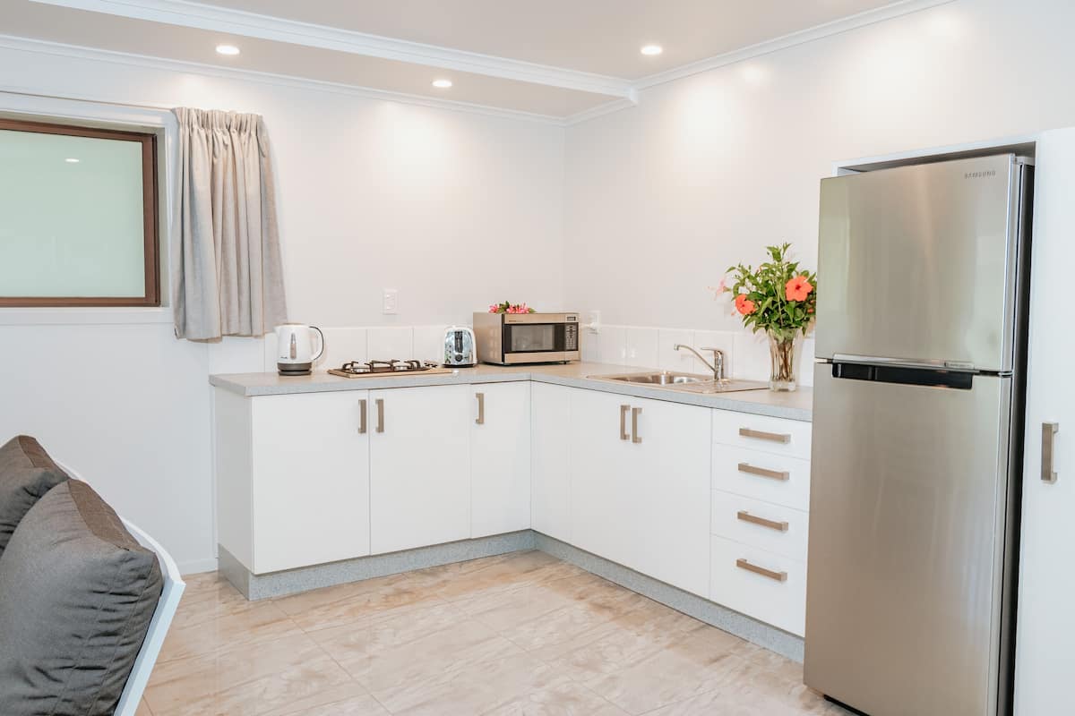 deluxe villa, 5 bedrooms | private kitchen | microwave, stovetop, toaster, cookware/dishes/utensils