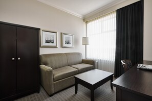 Ropa de cama de alta calidad, colchones con pillow-top y escritorio 