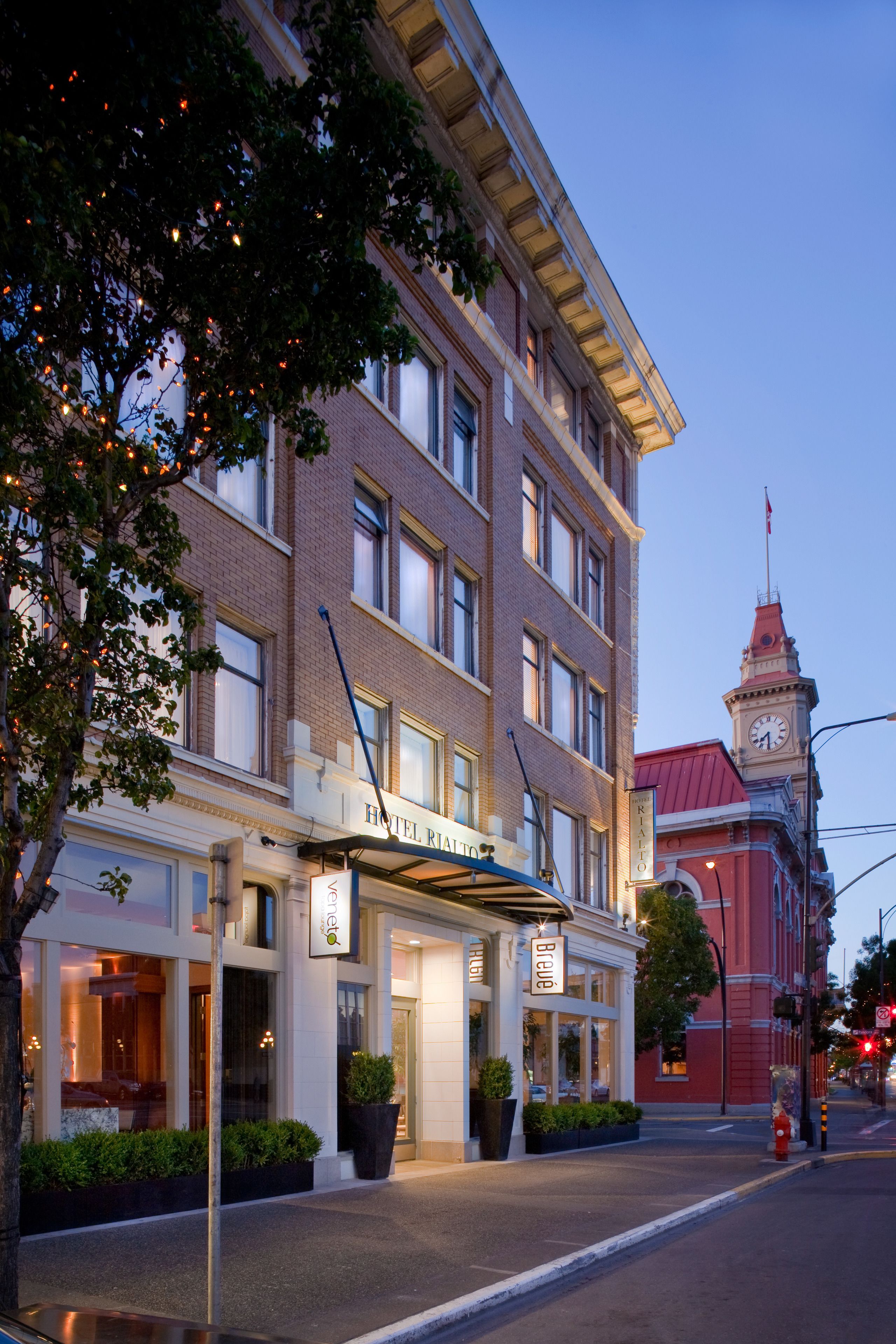 Fassade der Unterkunft – Abend/Nacht