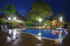 Kolam renang terbuka