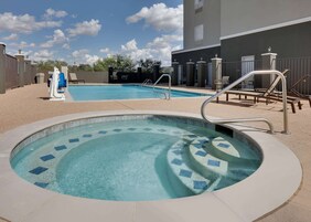 Bañera de hidromasaje exterior