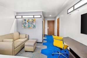 In-room safe, desk, iron/ironing board, free WiFi - Microtel Inn & Suites by Wyndham Searcy (Searcy)