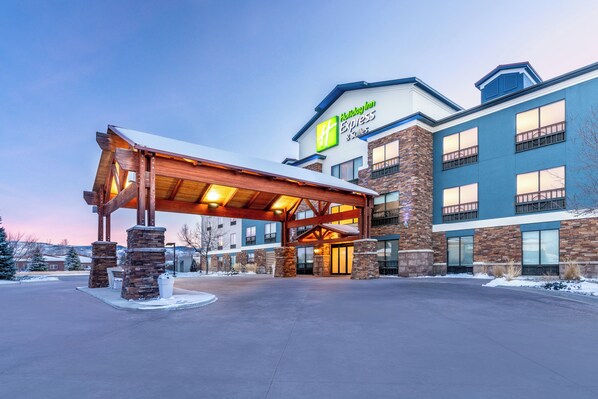 A Holiday Inn Express & Suites building with a covered entrance and stone pillars. - Holiday Inn Express Hotel & Suites Lander by IHG (Lander)