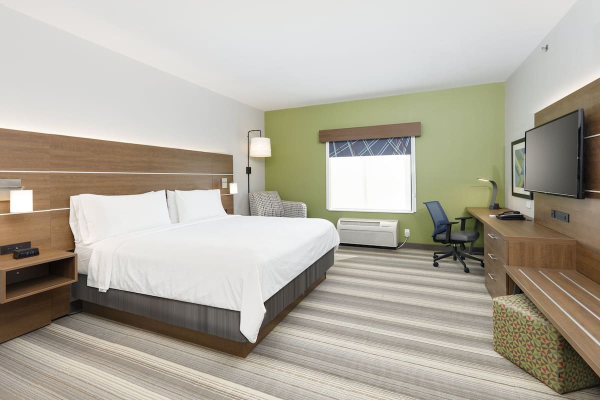 In-room safe, desk, iron/ironing board, free WiFi