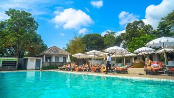 Outdoor pool, pool umbrellas, sun loungers